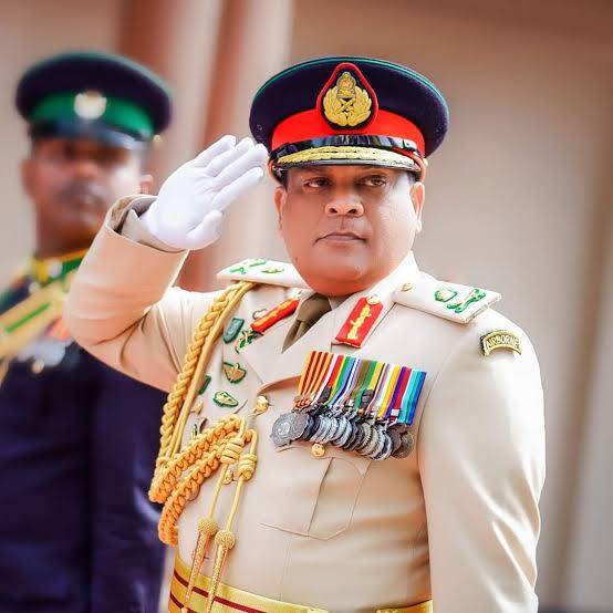 लंका संकट में संकटमोचक बनकर सामने आए सेना प्रमुख , शांति बहाली की करी अपील