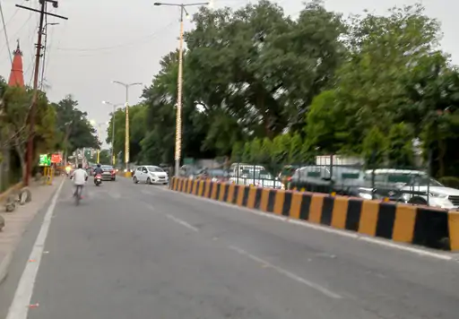 रात में फिर बदला मौसम तेज हवाओं के साथ कई स्थानों पर छींटे पड़े आज फिर गर्मी