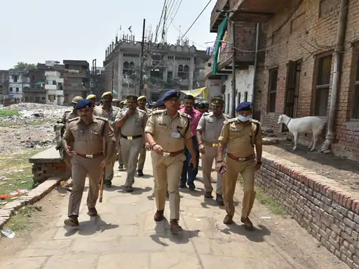 जुमे की नमाज शांति से संपन्न होने पर वाराणसी के पुलिस कमिश्नर ने फोर्स को दी बधाई