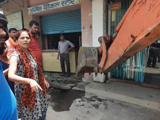 गरीबों की रैंप पर बुलडोजर अमीरों के बड़े कब्जे माफ