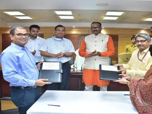 लखनऊ में स्थापित होगी NCDC की शाखा डिप्टी सीएम की मौजूदगी में MOU हुआ साइन