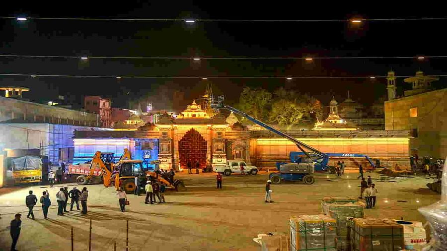 काशी विश्वनाथ कॉरिडोर का उद्घाटन आज देश के कोने-कोने में पूजा अर्चना करेंगे BJP के दिग्गज नेता 51,000 स्क्रीन पर होगा लाइव प्रसारण