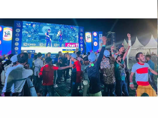 New Delhi: पूरे देश में TATA IPL फैन पार्क हो रहे हिट, जियो-सिनेमा पर मैच देखने के लिए जुट रही भीड़
