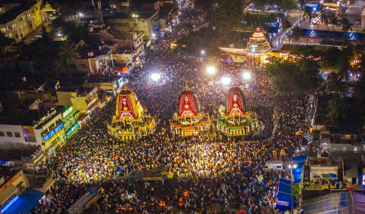 जगन्नाथ रथ यात्रा: संध्या दर्शन के लिए हजारों लोग गुंडिचा मंदिर पहुंचे