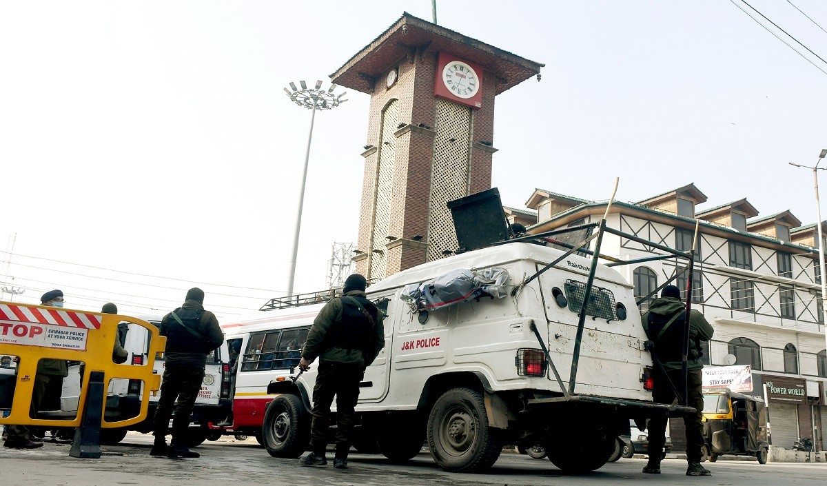 क्या आतंकी संगठन में शामिल हो गया J&K पुलिसकर्मी का बेटा ? परिवार ने की वीडियो साझा कर वापस लौटने की अपील