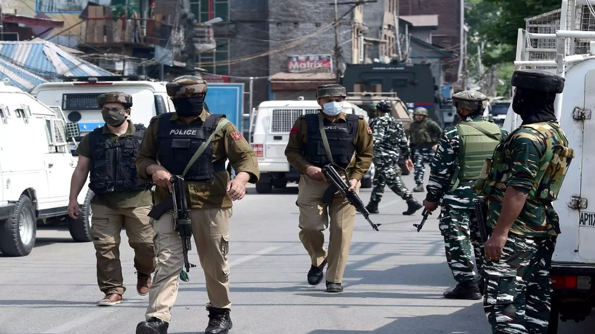 Jammu Kashmir: आतंकवादियों की सूचना देने पर 10 लाख रुपये का इनाम