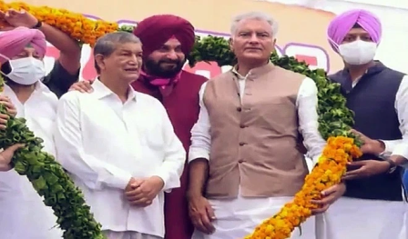 पंजाब कांग्रेस में एक और विवाद का जन्म रावत बोले सिद्धू के नेतृत्व में लड़ा जाएगा अगला चुनाव