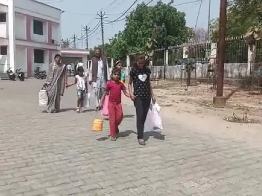 झांसी: दरोगा ने बहू को घर से निकाला; 4 बच्चियों को लेकर SSP ऑफिस पहुंची