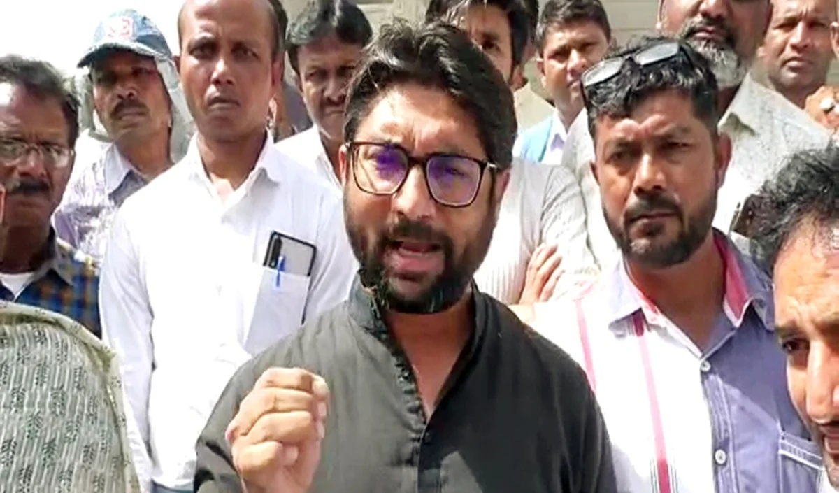 कांग्रेस छोड़ने को लेकर जिग्नेश मेवानी ने हार्दिक पटेल पर साधा निशाना