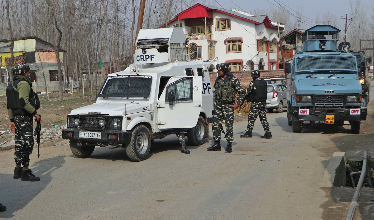 जम्मू कश्मीर में अलग-अलग मुठभेड़ में चार आतंकवादी मारे गए एक गिरफ्तार: पुलिस
