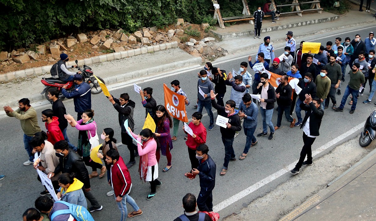 जेएनयू परिसर में पीएचडी छात्रा से छेड़छाड़ के आरोप में 27 वर्षीय व्यक्ति गिरफ्तार