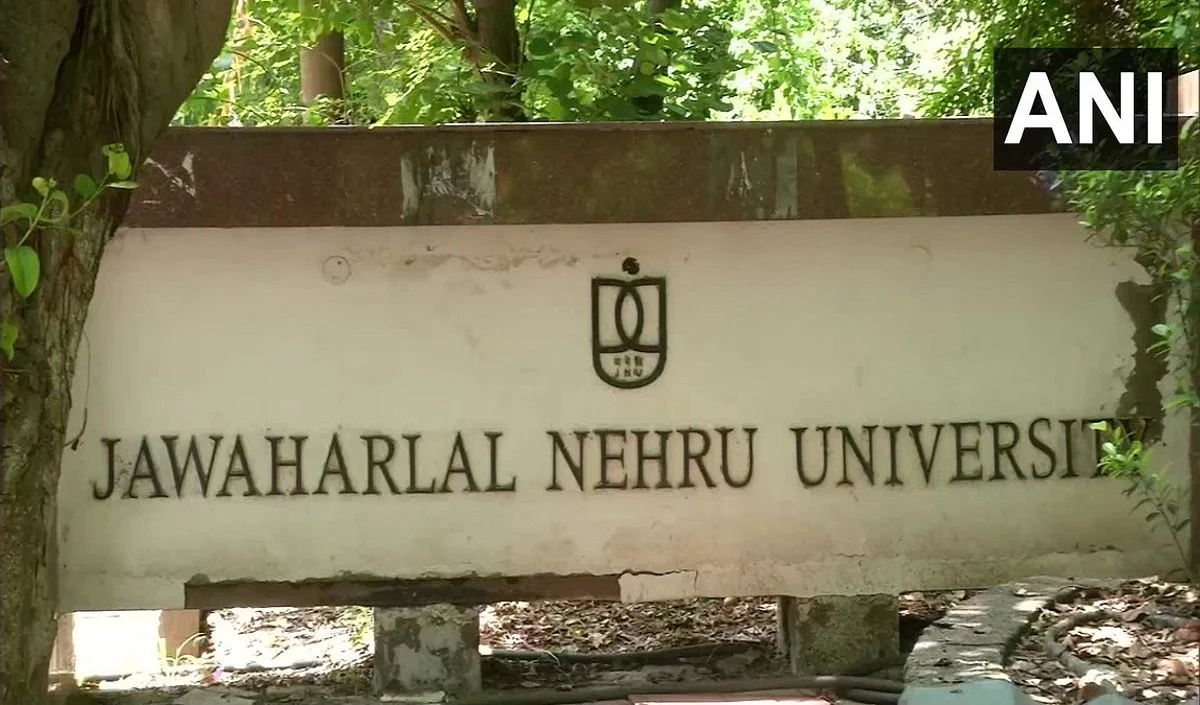 गर्भवती महिला प्रोफेसर ने JNU प्रशासन पर लगाया प्रताड़ना का आरोप
