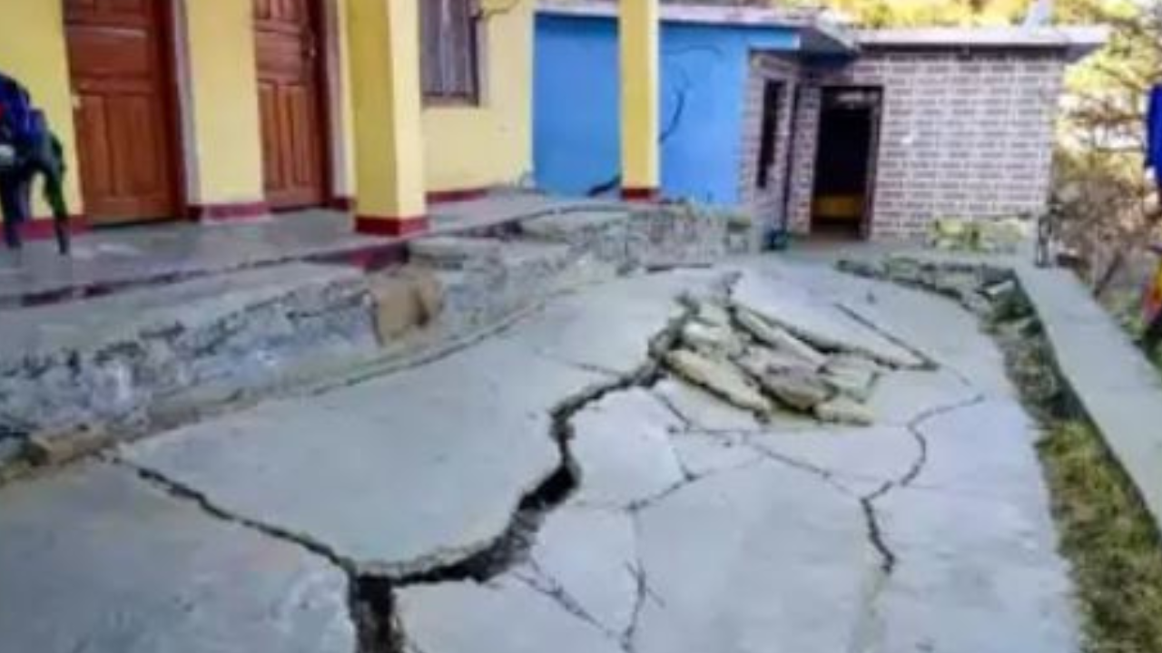 12 दिनों में जोशीमठ 5.4 सेंटीमीटर धंसा:खुलासा ISRO की सैटेलाइट तस्वीरों से, दिसंबर के आखिरी सप्ताह में शहर तेजी से धंसना हुआ शुरू 