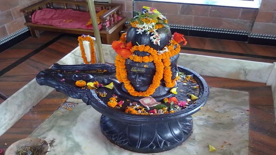 हापुड़ के इसी श‍िव मंद‍िर में छत्रपत‍ि शि‍वाजी ने क‍िया था रूद्र यज्ञ श‍िवलिंग पर चढ़ाया हुआ दूध- जल हो जाता है अदृश्य