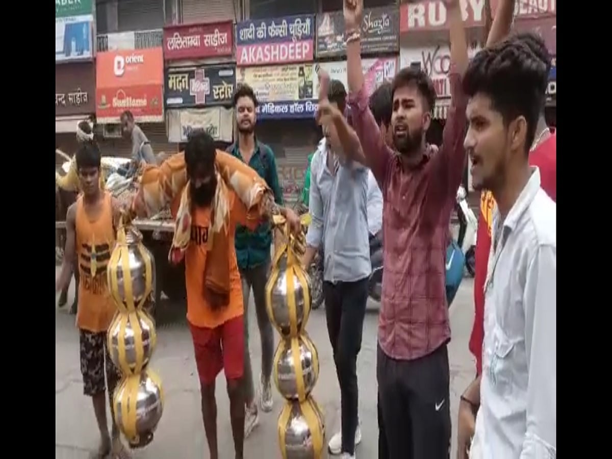 कांवड़ यात्रा में दिखने लगे भोले के दीवाने कोई 121 तो कोई 101 किलो गंगा जल लेकर दौड़ रहा