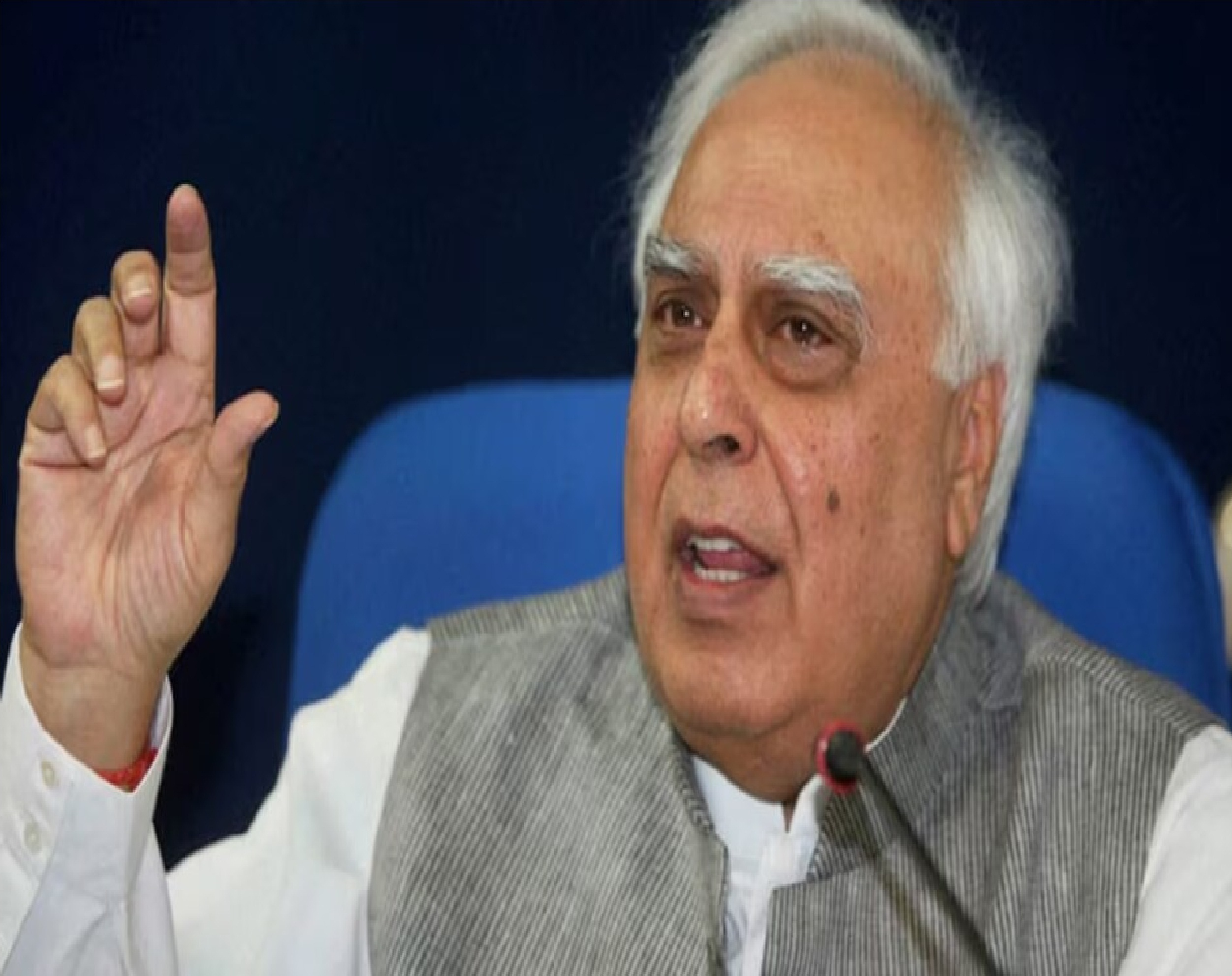 New Delhi: पूर्व आईटी मंत्री Kapil Sibal ने IT नियमों में किए गए संशोधनों को लेकर सरकार की आलोचना की