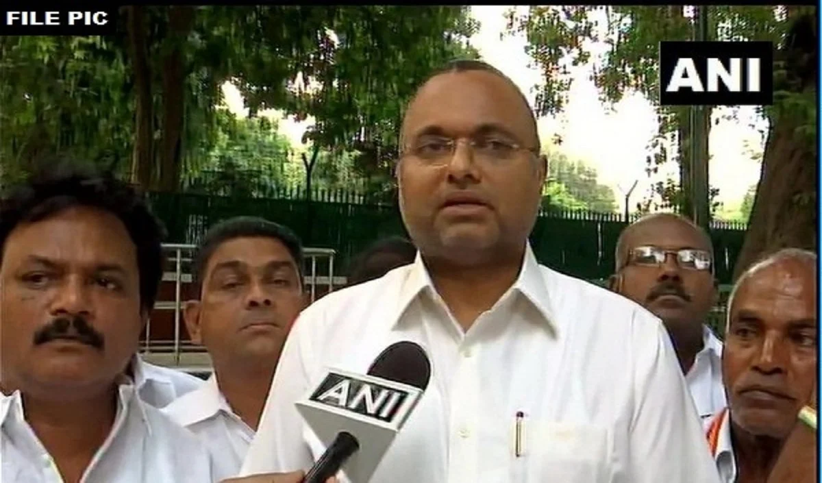 कार्ति चिदंबरम के ठिकानों पर CBI का छापा कांग्रेस नेता का ट्वीट- मैं गिनती भूल गया रिकॉर्ड बनेगा