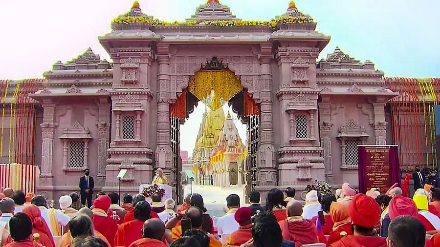 1000 साल बाद काशी का पुनर्जन्म PM के सुधार ने कैसे विश्वनाथ नगरी के भविष्य को संवारा?