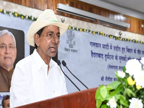 KCR ने नीतीश कुमार को बताया बड़ा भाई लेकिन उन्हें नहीं मानते PM पद का उम्मीदवार!