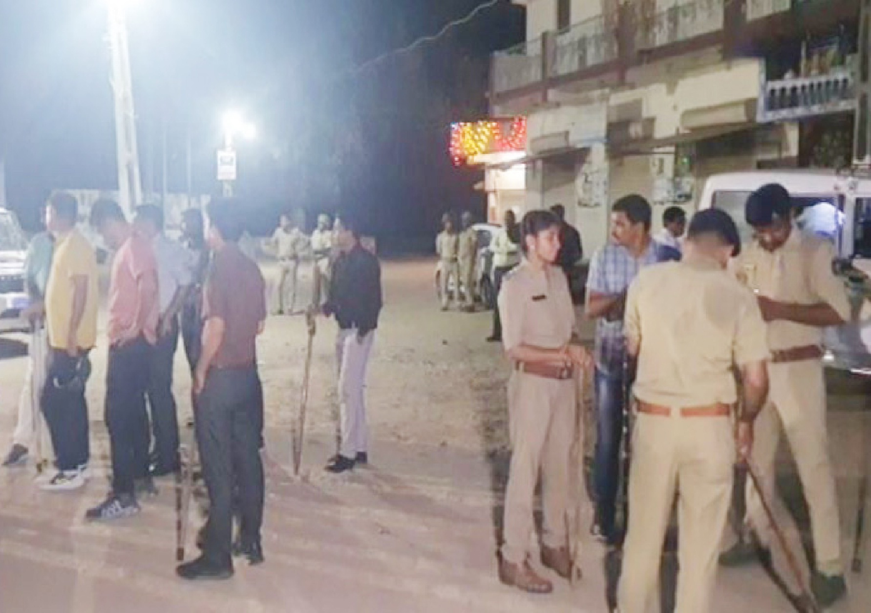 Kerala: 8 पुलिसकर्मियों का ट्रांसफर, लेफ्ट विधायक ने लगाया था आपराधिक गतिविधियों में शामिल होने का आरोप