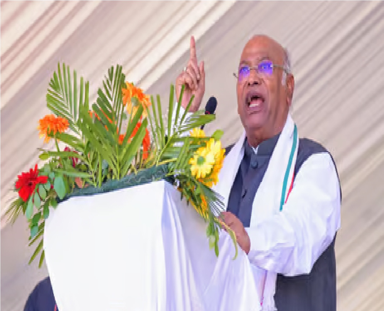 खड़गे बोले- PM के पास Manipur के लिए समय नहीं, महिलाओं और बच्चों के खिलाफ हिंसा को बनाया गया हथियार