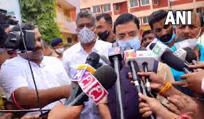 कौन होगा गुजरात का अगला मुख्यमंत्री जोशी और तोमर विधायक दल की बैठक में होगा फैसला