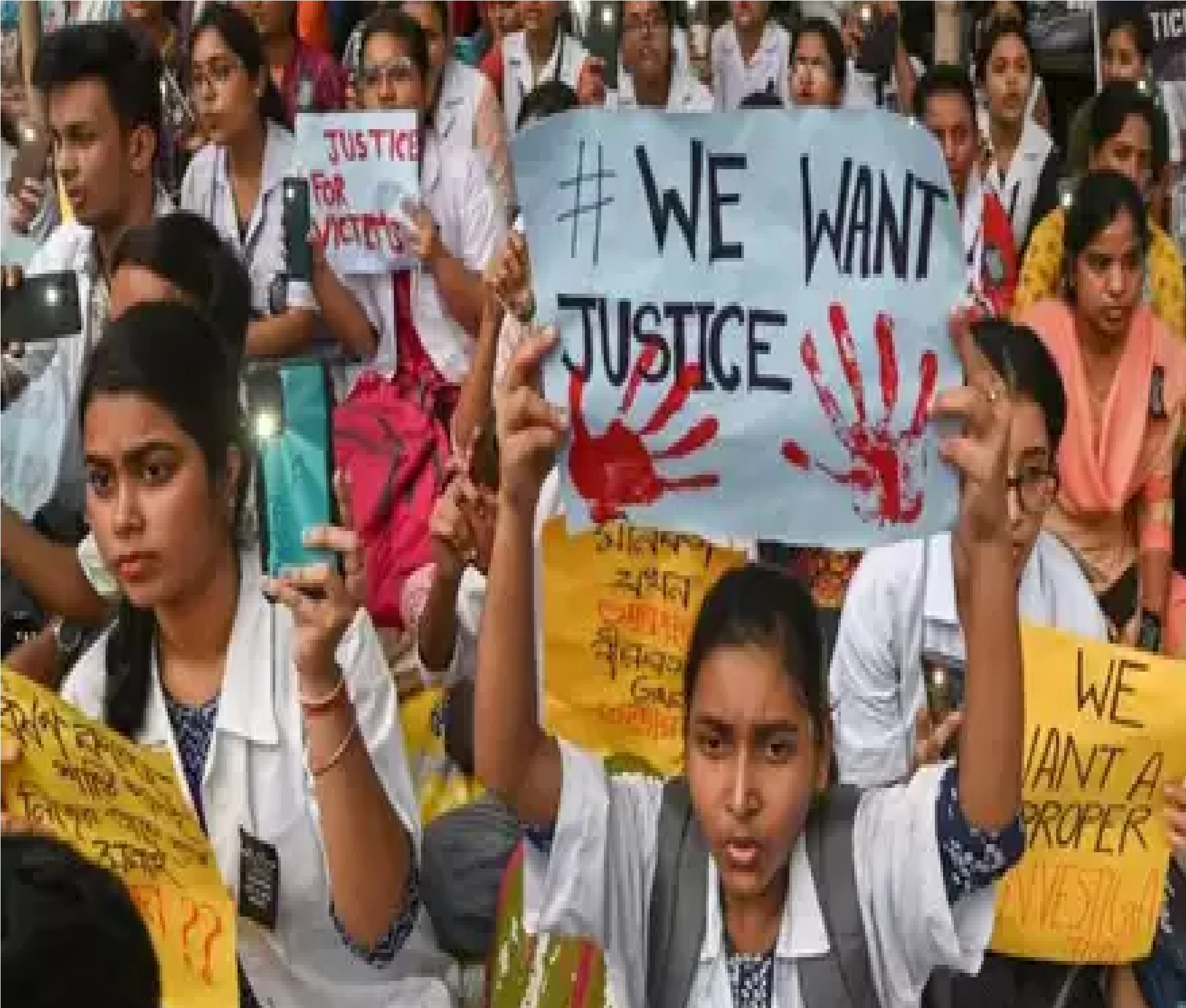 Kolkata rape-murder Case: न्याय की मांग को लेकर 42 किलोमीटर लंबी मशाल रैली में हजारों लोग सड़कों पर उतरे