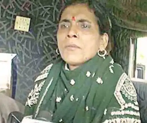 डकैत की कहानी चूल्हे से जलती लकड़ी निकाल कर चुभाती जंजीरों से बांधकर हंटर मारती 15 लोगों की एक साथ हत्या की