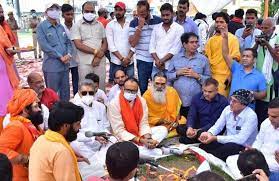 फिल्मी सितारों की रामलीला का संतों ने किया विरोध
