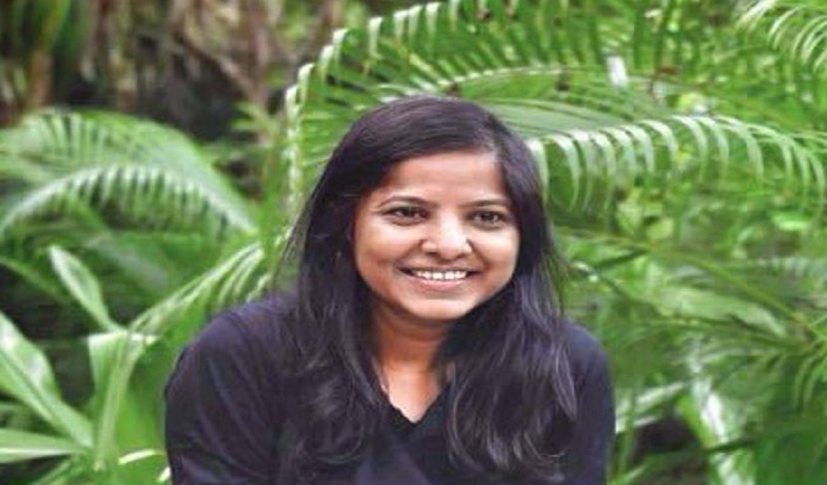 काली पोस्टर विवाद के बाद डायरेक्टर लीना ने पोस्ट की एक और विवादित तस्वीर शिव पार्वती को सिगरेट पीते दिखाया