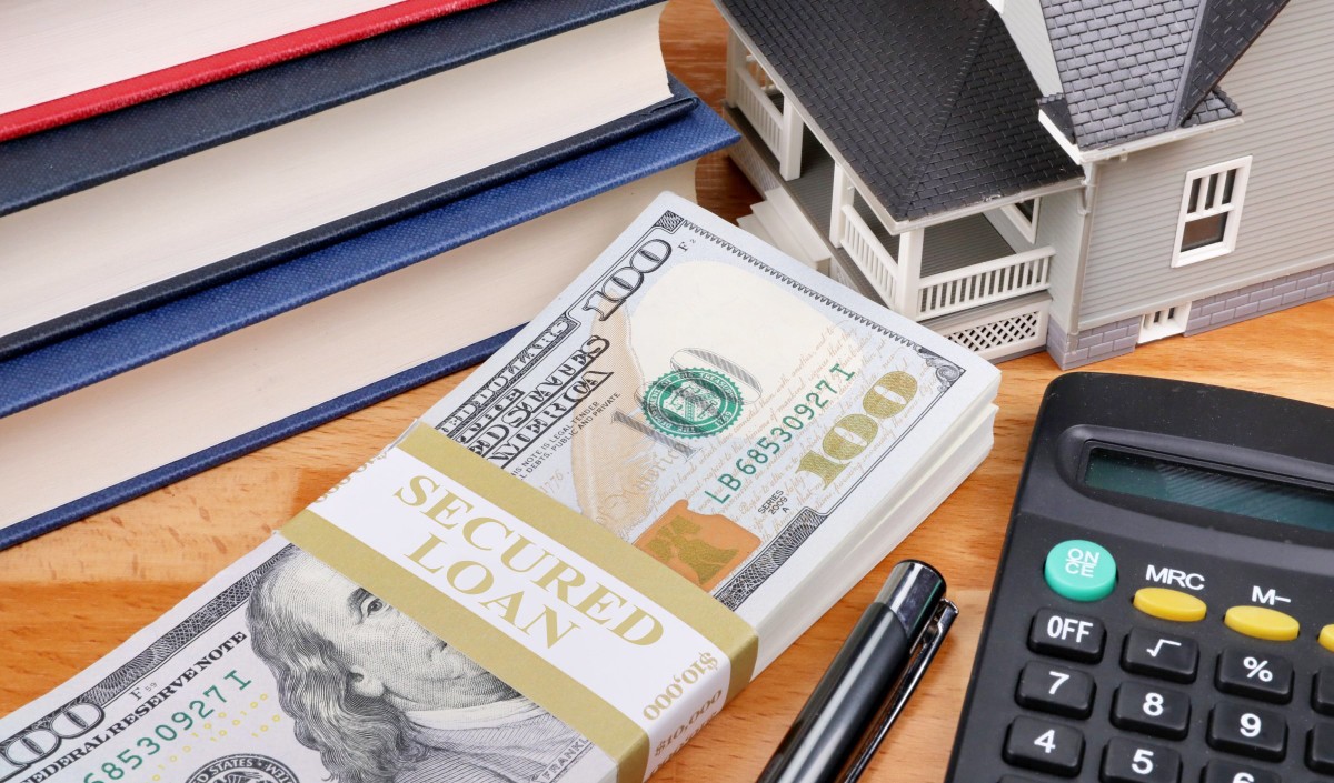 इस व्यापारी ने पेश की ईमानदारी की मिसाल 25 साल पुराना उधार चुकाने आंध्रप्रदेश से सूरत आए पिता और बेटे