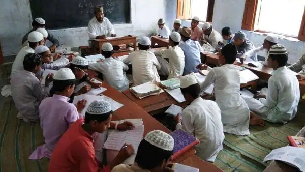 Madarsa Education: अब मदरसों में भी आठवीं कक्षा तक नहीं मिलेगी छात्रवृत्ति, केंद्र सरकार ने जारी किया आदेश