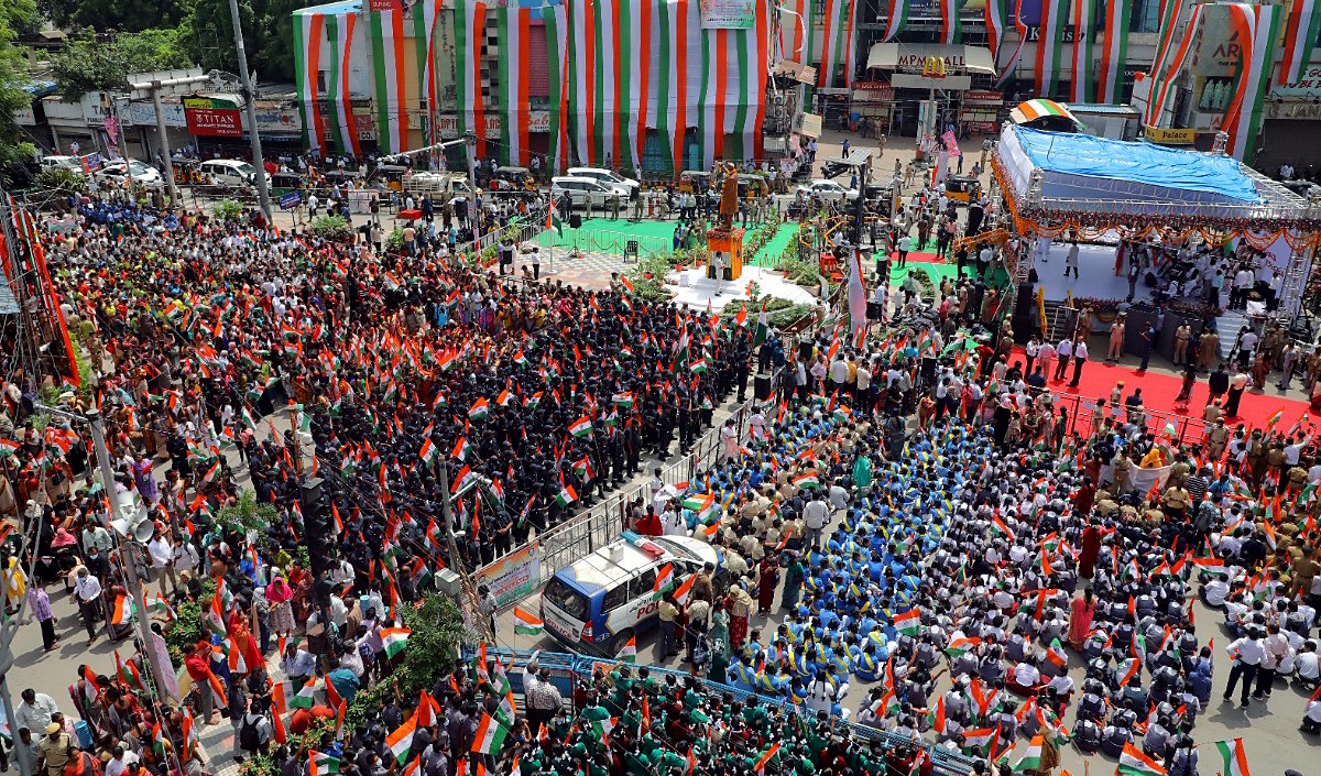 महाराष्ट्र सरकार की अपील पर लोगों ने पूरे उत्साह के साथ सामूहिक रूप से राष्ट्रगान गाया