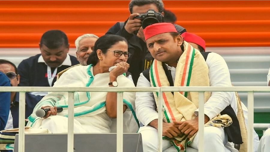 आज यूपी की राजनीति में ममता बनर्जी की एंट्री अखिलेश के बुलावे पर पहुंचेंगी लखनऊ