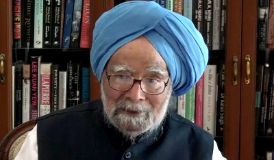 उपराष्ट्रपति चुनाव : मनमोहन सिंह ने व्हीलचेयर पर संसद भवन पहुंचकर मतदान किया