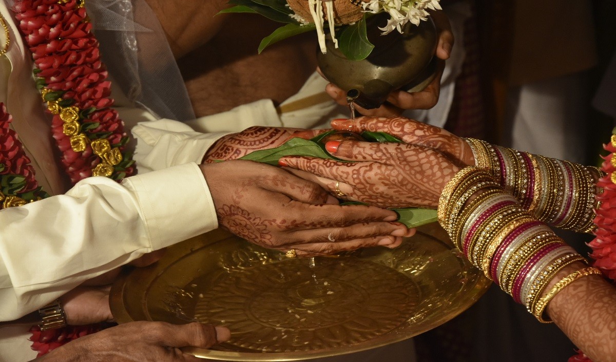 युवक हिंदू बताकर शादी के लिए बना रहा था दबाव लड़की ने शिकायत दर्ज कराई