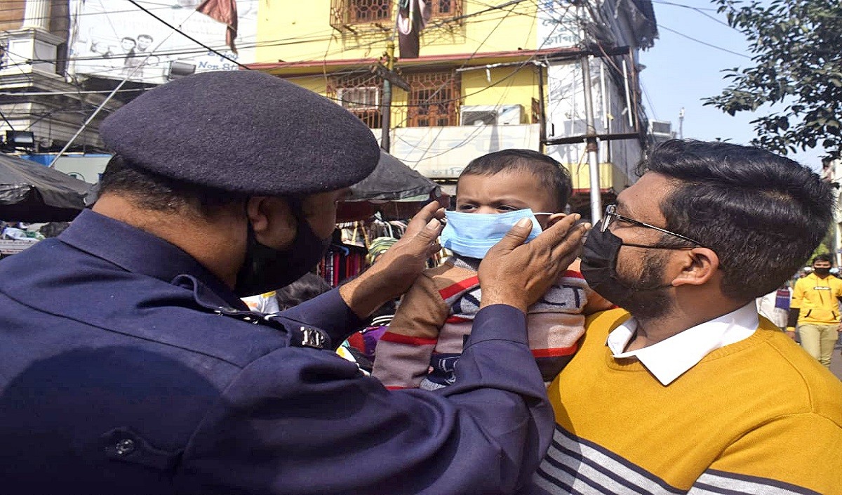 कोरोना के बढ़ते मामलों के बीच दिल्ली में फिर लौटा पाबंदियों का दौर मास्क न पहनने पर लगेगा 500 रुपए का जुर्माना