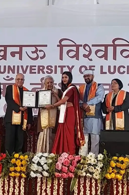 लखनऊ विश्वविद्यालय का 65वां कॉन्वोकेशन:15 साल बाद मंच पर बुलाकर दिए गए 189 मेधावियों को मेडल