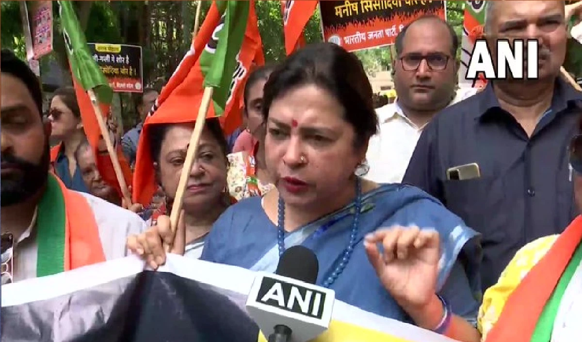 बीजेपी ने AAP से पूछा- अगर आपकी नीति इतनी अच्छी तो क्यों बंद हुईं दुकानें?