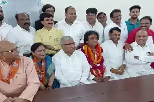 Meerut: BJP प्रत्याशी ने कहा- चुनाव जीते तो वंदे मातरम से होगी सदन की शुरुआत