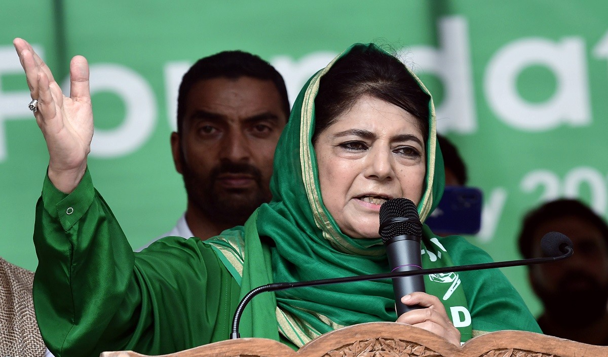 लाल चौक तक महबूबा मुफ्ती ने निकाला विरोध मार्च