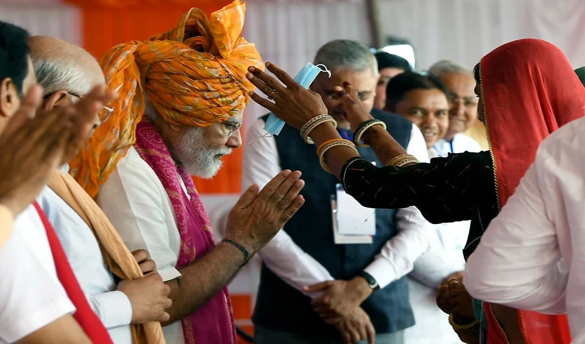 इन योजनाओं की वजह से 8 साल बाद भी बरकरार है पीएम मोदी की लोकप्रियता आम लोगों को हुआ बड़ा लाभ