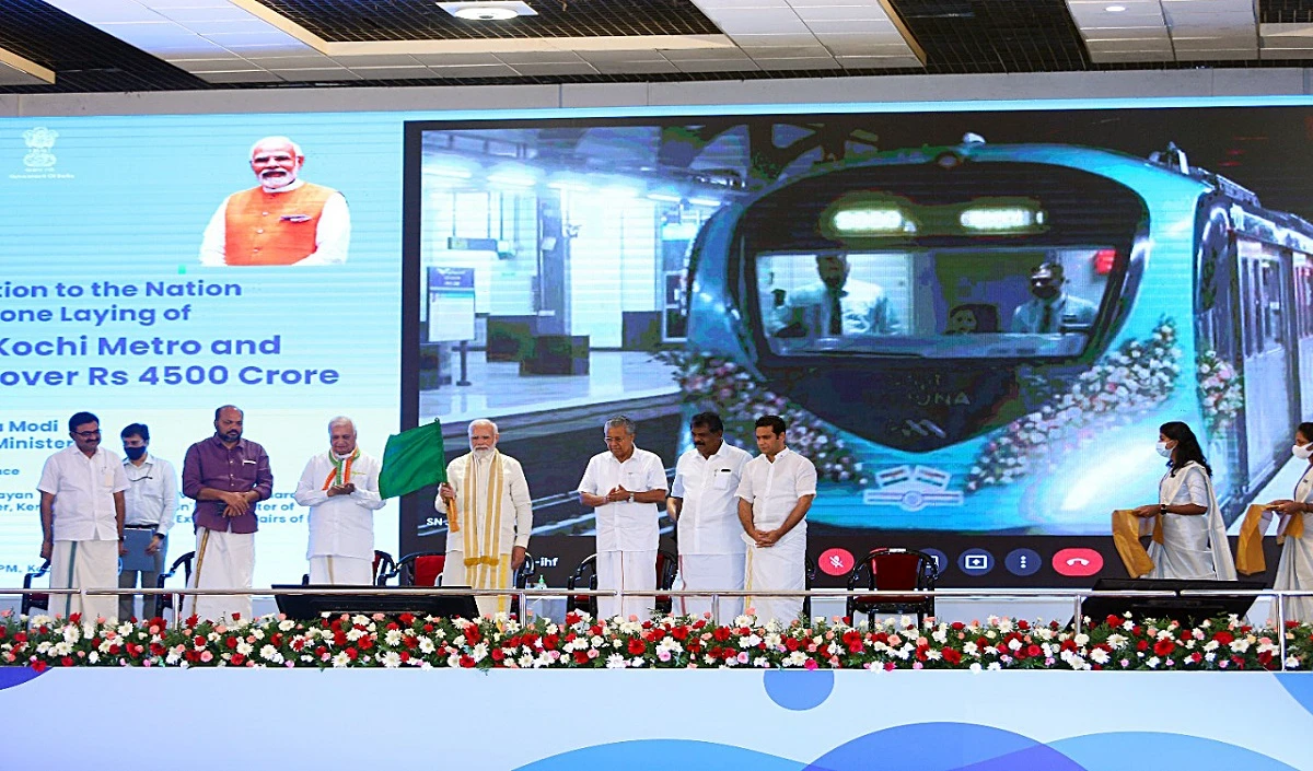 प्रधानमंत्री मोदी ने केरल में विभिन्न विकास परियोजनाओं का उद्घाटन किया