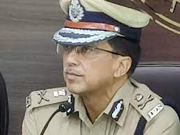 लगातार दूसरे दिन हाईकोर्ट में हुई UP DGP की पेशी तेज बारिश के बीच हाईकोर्ट पहुंचे मुकुल गोयल