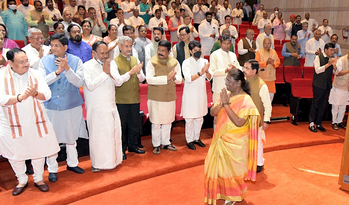 मेरी राष्ट्रपति पद के लिए उम्मीदवारी पर आदिवासियों महिलाओं में उत्साह : मुर्मू