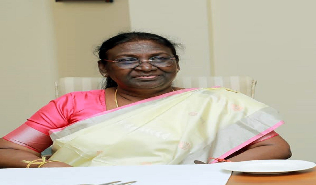  शिवसेना प्रमुख उद्धव ठाकरे से नहीं मिली द्रौपदी मुर्मू