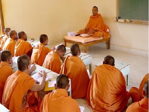 भारत का वो धार्मिक संप्रदाय जिसके साधु महिलाओं को देख भी नहीं सकते, बात करना तो दूर