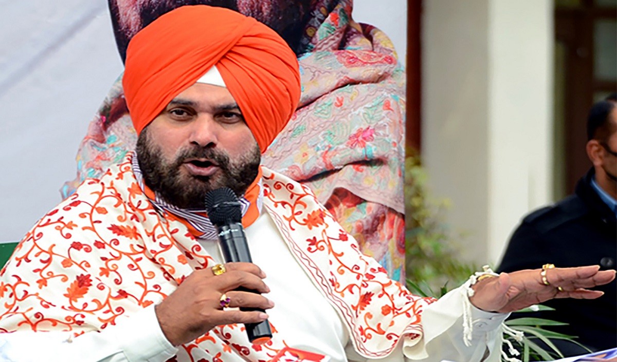  मैडम मैं इस्तीफा देता हूं  लल्लू और गोदियाल के बाद सिद्धू ने भी छोड़ी कप्तानी