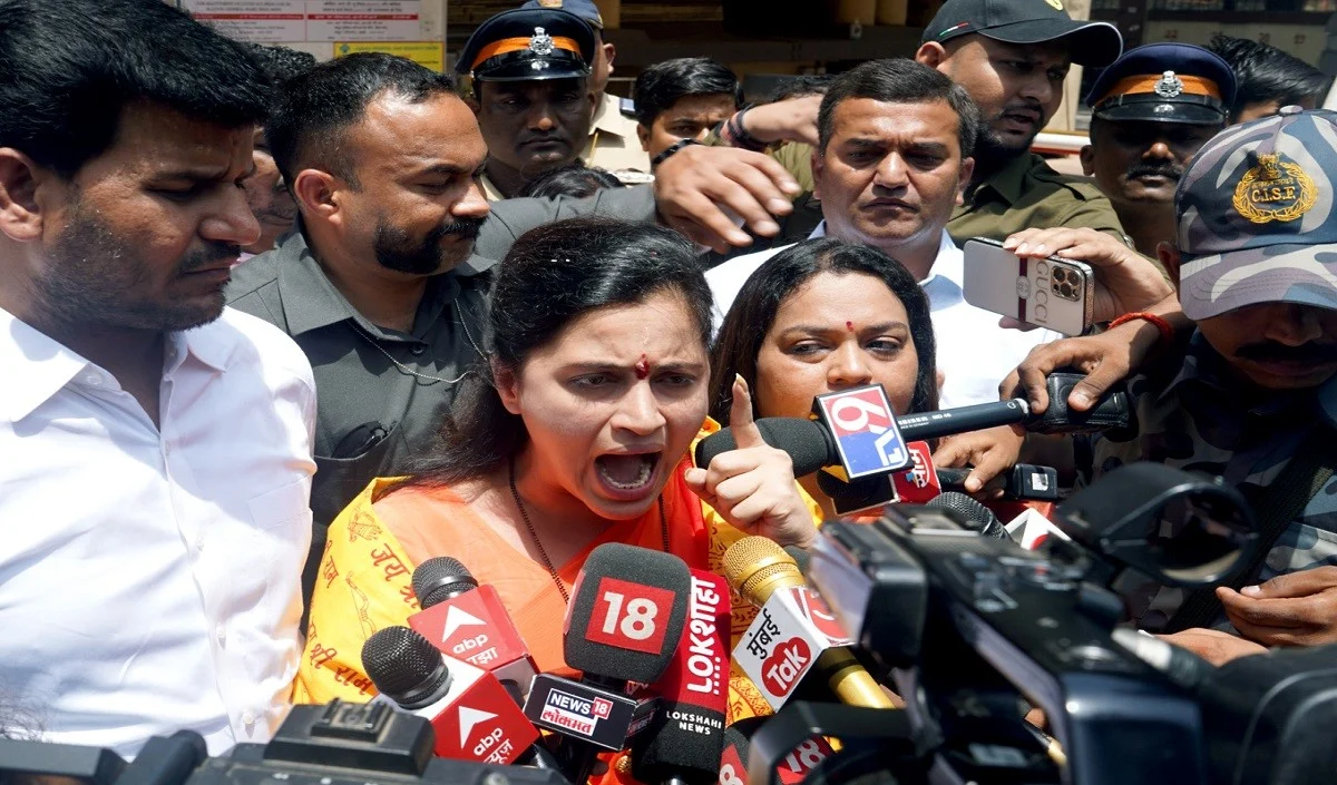 हनुमान चालीसा विवाद : राणा दंपति की जमानत रद्द कराने अदालत पहुंची मुंबई पुलिस