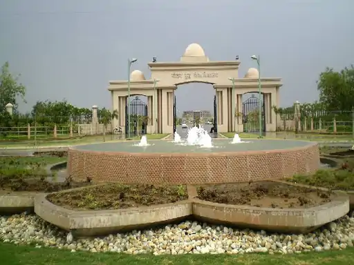 जीबीयू में तेज आवाज में म्यूजिक बजाने को लेकर छात्रों के दो गुटों में जमकर हुई भिड़ंत कई छात्र हुए घायल